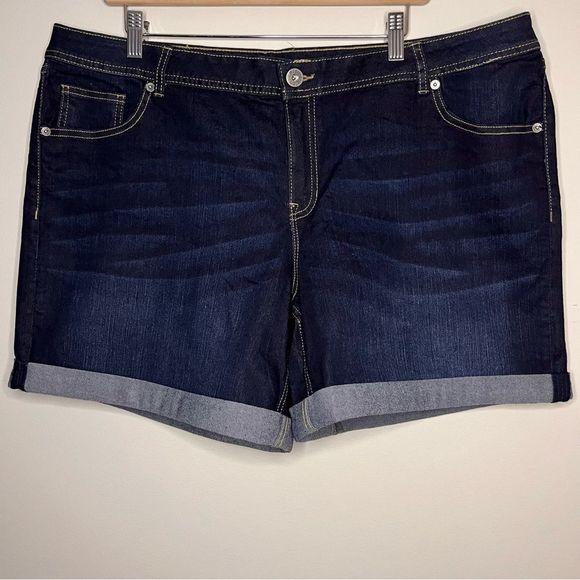 #117 R|evolution by Ricki’s Brooke Mid-rise Dark Denim Short - Picture 1 of 6